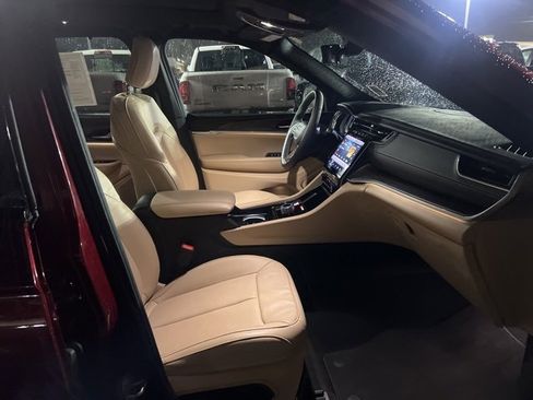 Used 2024 Jeep Grand Cherokee L Limited w/ Luxury Tech Group II image 13