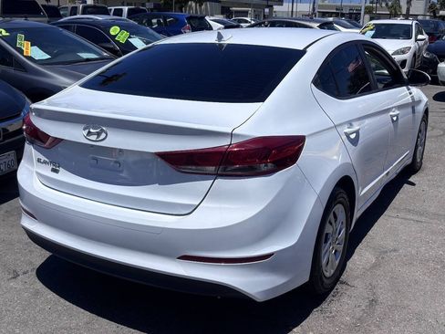 Used 2017 Hyundai Elantra SE FWD image 5
