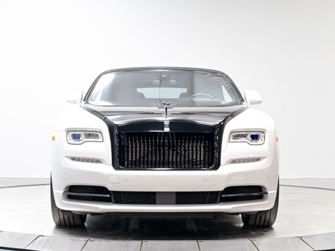Used 2017 Rolls-Royce Dawn RWD image 43