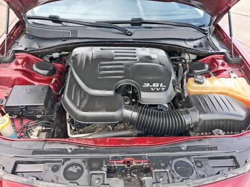 Used 2015 Chrysler 300 C RWD image 10