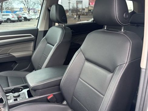 Used 2023 Volkswagen Atlas SE w/ Panoramic Sunroof Package image 28