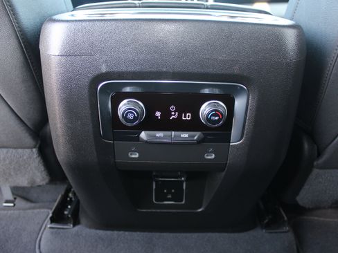 Used 2023 Chevrolet Suburban LT image 40