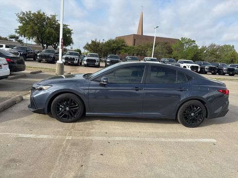 Used 2026 Toyota Camry SE w/ Convenience Package image 8