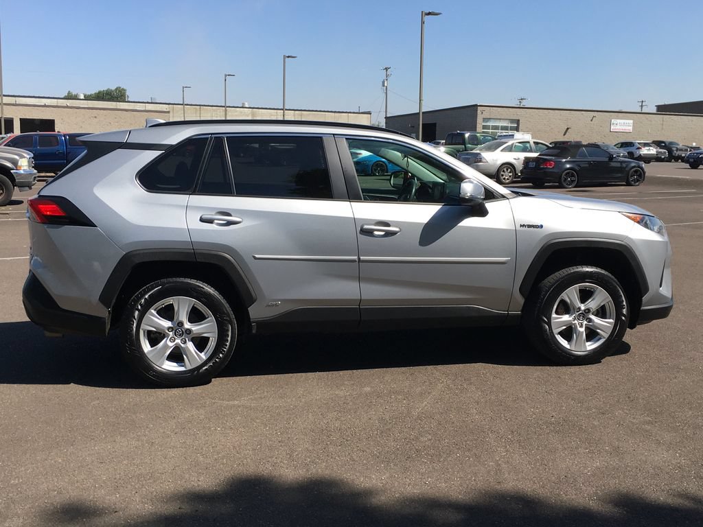 Used 2019 Toyota RAV4 LE w/ Carpet Mat Package AWD/4WD image 9
