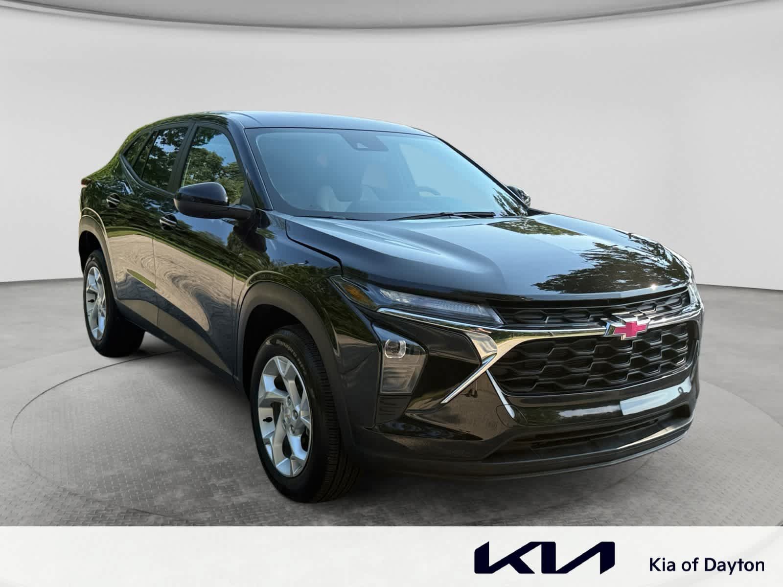 Used 2026 Chevrolet Trax LS w/ LS Convenience Package FWD image 3