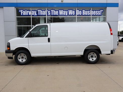 New 2025 GMC Savana 2500 w/ Enhanced Convenience Package RWD image 7
