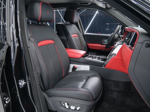 Used 2025 Rolls-Royce Cullinan image 29