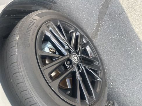 Used 2025 Toyota Camry SE image 12