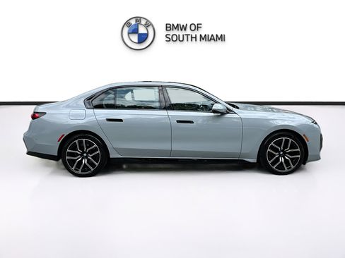 Used 2023 BMW 740i w/ Parking Assistance Package RWD image 8