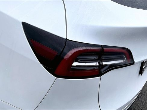 Used 2021 Tesla Model Y Long Range image 30