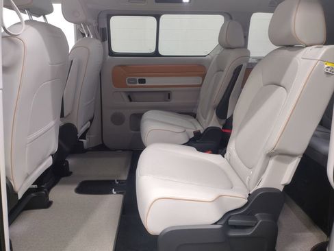 New 2025 Volkswagen ID. Buzz 1st Edition image 26