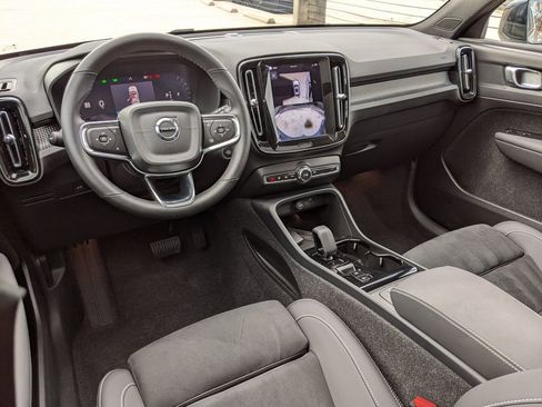 Certified 2025 Volvo XC40 B5 Plus image 12