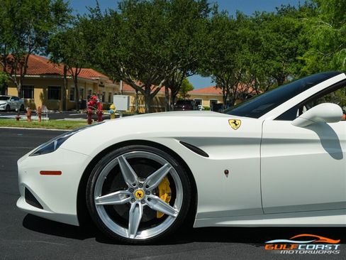 Used 2017 Ferrari California T RWD image 49