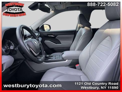 Used 2022 Toyota Highlander XLE AWD/4WD image 21