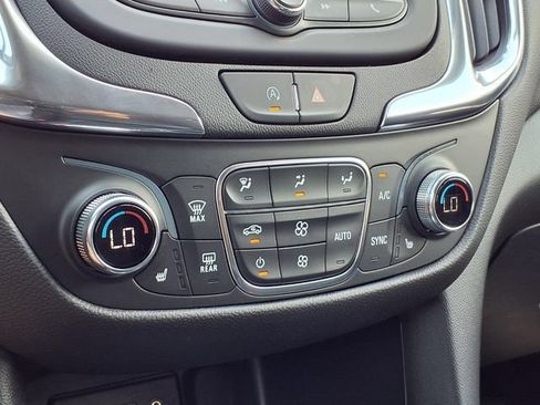 Used 2023 Chevrolet Equinox LT FWD image 12
