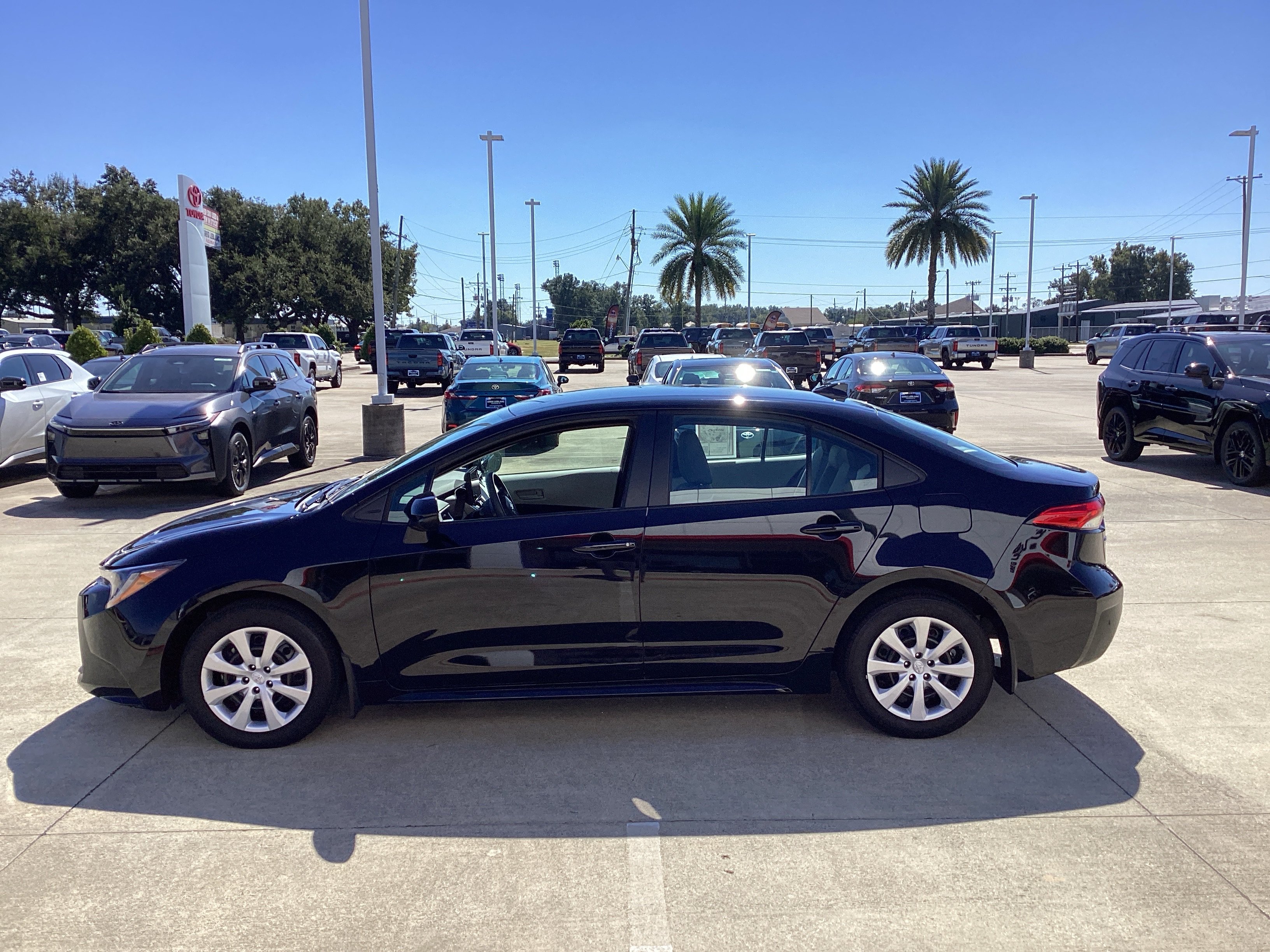 Used 2026 Toyota Corolla LE FWD image 4