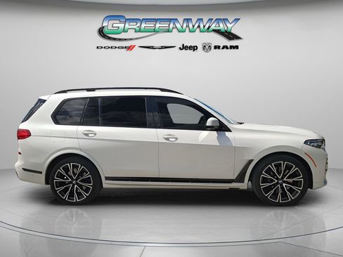 Used 2021 BMW X7 xDrive40i w/ M Sport Package AWD/4WD image 4