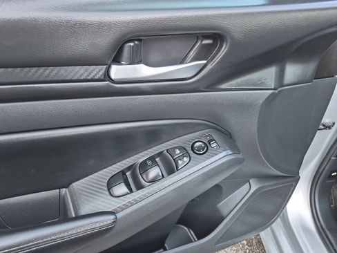 Used 2024 Nissan Altima 2.5 SV image 10