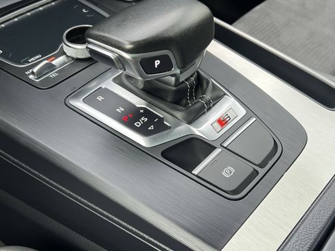 Used 2018 Audi SQ5 Premium Plus w/ Navigation Package image 28