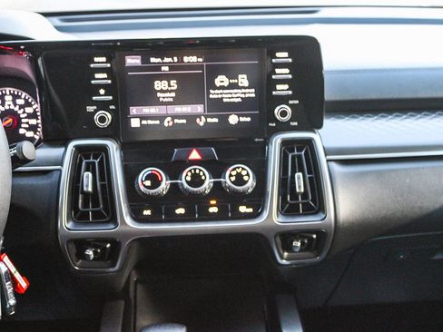 Used 2023 Kia Sorento LX image 13