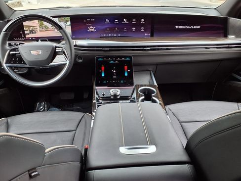 Certified 2025 Cadillac Escalade Premium Luxury image 14