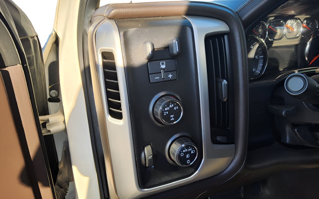 Used 2014 GMC Sierra 1500 SLT w/ SLT Crew Cab Value Package AWD/4WD image 19
