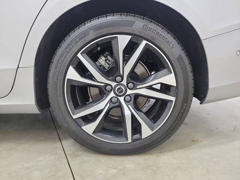 New 2025 Volvo S60 B5 Plus w/ Protection Package Premier FWD image 11