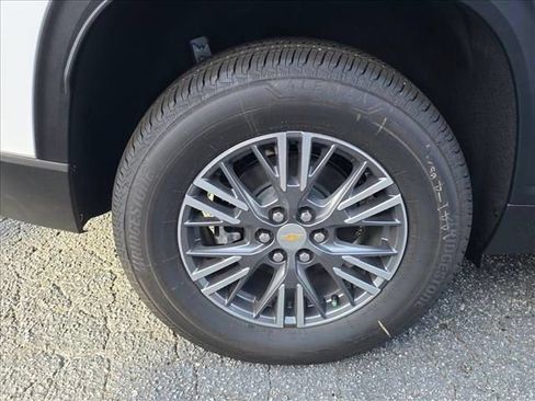 New 2026 Chevrolet Traverse LT w/ Driver Confidence Package FWD image 32