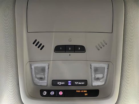 Used 2018 Buick Enclave Essence image 33