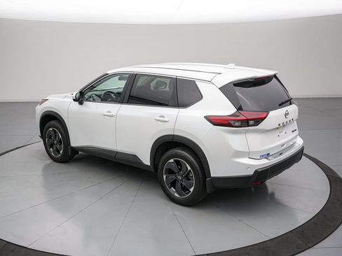 Used 2024 Nissan Rogue SV AWD/4WD image 6