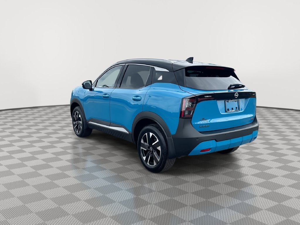 Certified 2025 Nissan Kicks SR FWD image 9