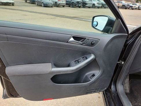 Used 2011 Volkswagen Jetta S image 18