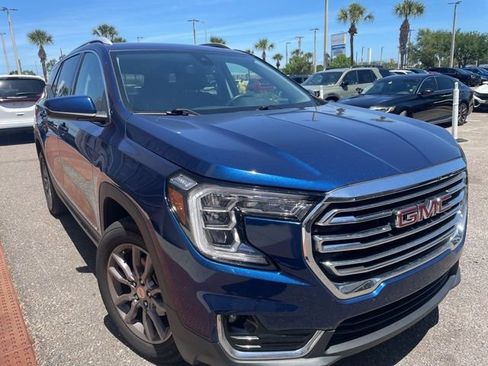 Used 2023 GMC Terrain SLT image 2