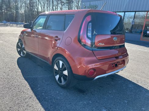 Used 2018 Kia Soul + image 12