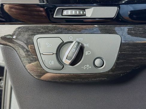 Used 2019 Audi Q7 3.0T Premium Plus w/ Premium Plus Package AWD/4WD image 11