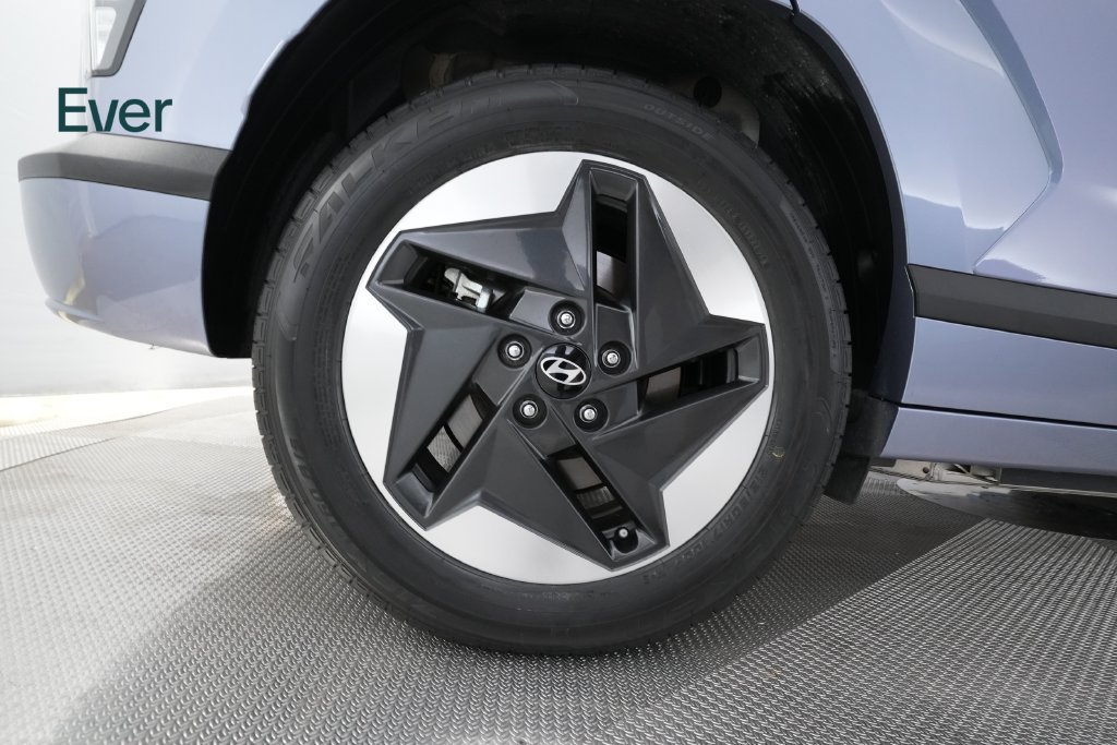 Used 2025 Hyundai Kona SEL FWD image 21