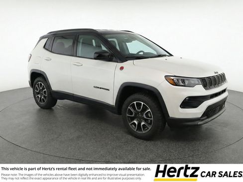 Used 2025 Jeep Compass Trailhawk AWD/4WD image 1