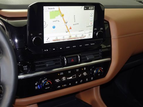 New 2025 Nissan Pathfinder Platinum image 9