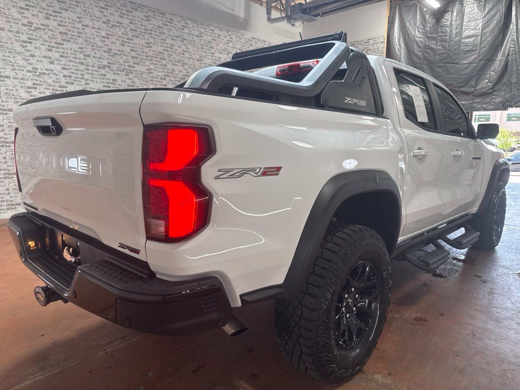 Used 2025 Chevrolet Colorado ZR2 w/ Midnight Edition AWD/4WD image 7