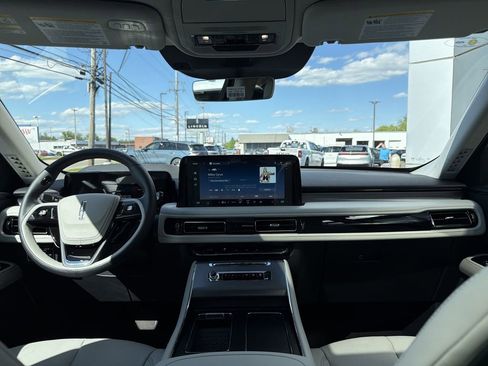 New 2026 Lincoln Aviator AWD image 10