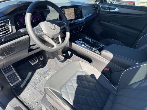 New 2026 Volkswagen Atlas Cross Sport SEL Premium R-Line image 10