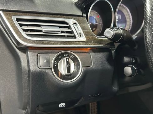 Used 2016 Mercedes-Benz E 400 4MATIC Sedan image 28