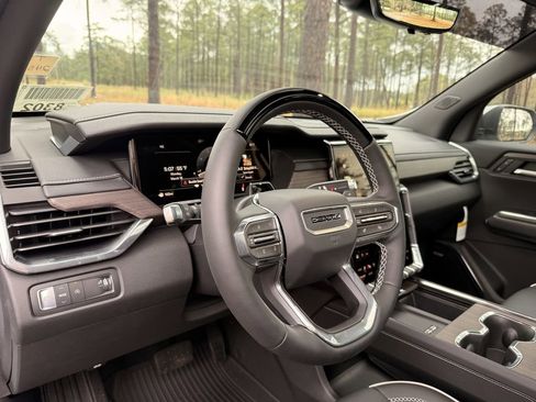 New 2026 GMC Acadia Denali w/ Super Cruise Package FWD image 18