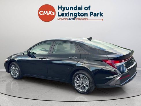 Certified 2024 Hyundai Elantra SEL FWD image 3