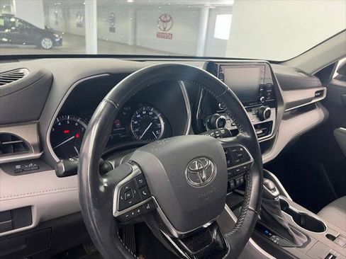 Certified 2020 Toyota Highlander XLE FWD image 10