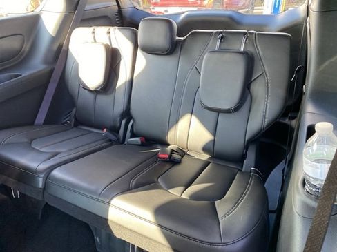 Used 2026 Chrysler Pacifica Select image 29