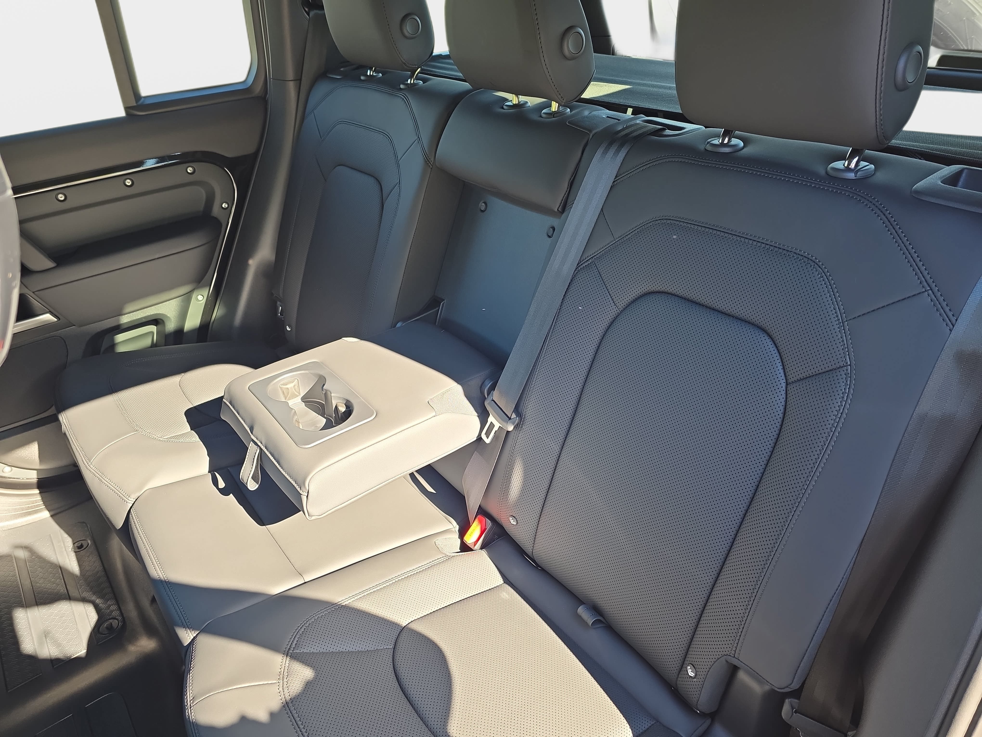 New 2026 Land Rover Defender 110 X-Dynamic SE AWD/4WD image 13