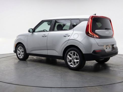Used 2025 Kia Soul LX w/ LX Technology Package FWD image 6