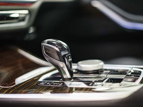 Used 2020 BMW X7 xDrive40i w/ Parking Assistance Package image 23