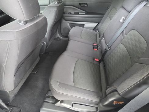 Used 2024 Nissan Pathfinder SV FWD image 9